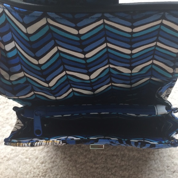 Vera Bradley blue floral crossbody - Picture 3 of 5